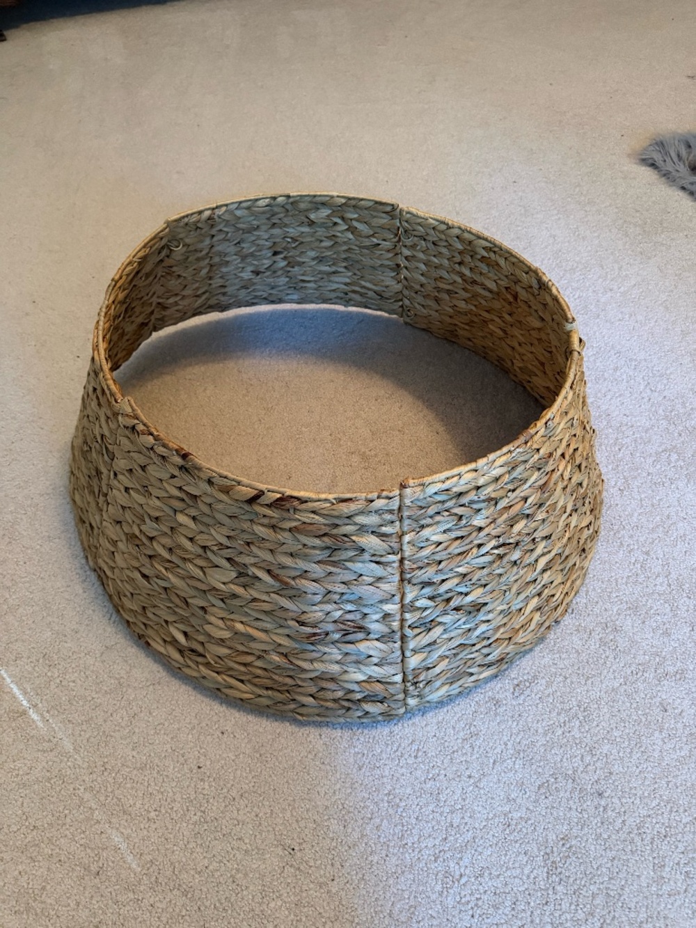 Victory Relax 28 inch Christmas Tree Collar made of Natural Water Hyacinth